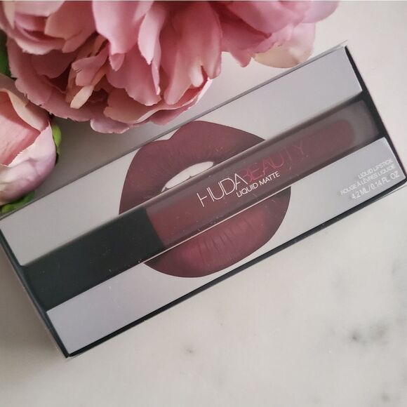 HUDA Beauty Liquid Lipstick First Class (Rich Berry Brown) - Picture 12 of 15